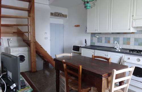 Genoa Apartment | Apartment in the green