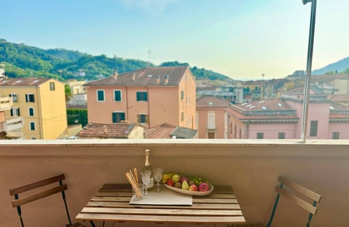 Carrara Apartment | Apartment in the heart of Carrara with 2 balconies and views of the city.