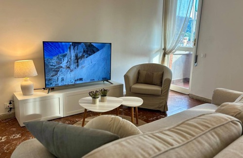 Carrara Apartment | Apartment in the heart of Carrara with 2 balconies and views of the city.