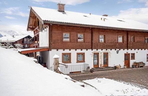 Untersalzberg II Apartment | Apartment "König im Obergeschoss" with Balcony, WLAN, Garden & Mountain View