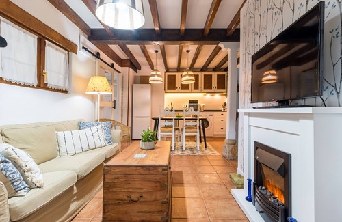 Estrada Apartment | Apartment 'Kety' with Mountain View, Private Terrace and Wi-Fi