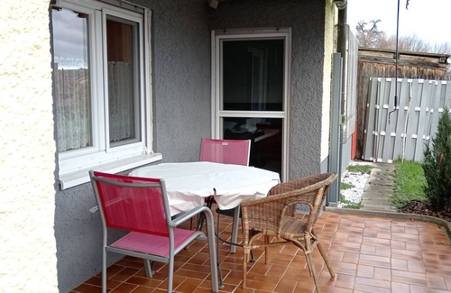 Obrigheim Apartment | Apartment 'Kleines Afrika' with Private Terrace, Shared Garden and Wi-Fi