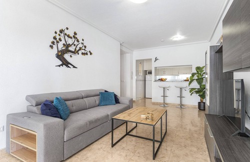 Torrevieja Apartment | Apartment 'Kolibri' with Shared Pool, Wi-Fi and Air Conditioning