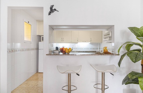 Torrevieja Apartment | Apartment 'Kolibri' with Shared Pool, Wi-Fi and Air Conditioning