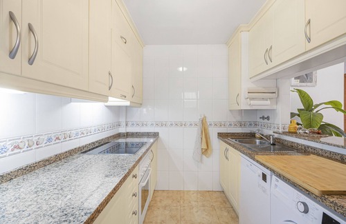 Torrevieja Apartment | Apartment 'Kolibri' with Shared Pool, Wi-Fi and Air Conditioning