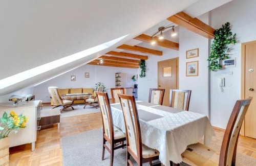 Zwierzyniec Apartment | Apartment Królowej Jadwigi by Interhome