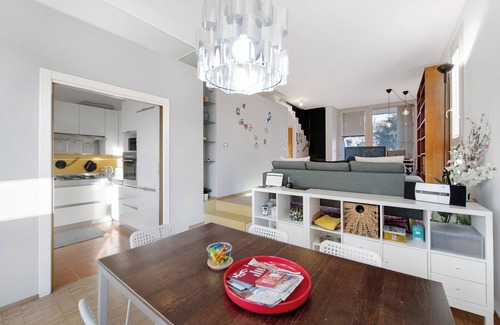 Est Apartment | Apartment 'La Casa Della Luce' with Private Terrace, Wi-Fi and Air Conditioning