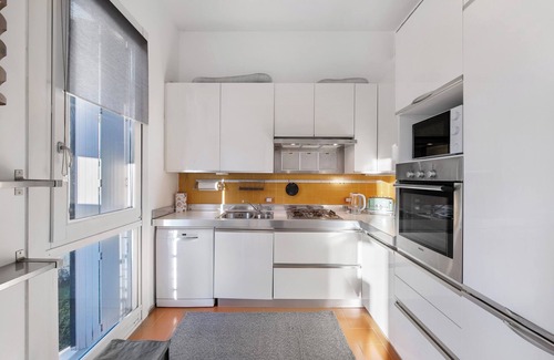 Est Apartment | Apartment 'La Casa Della Luce' with Private Terrace, Wi-Fi and Air Conditioning