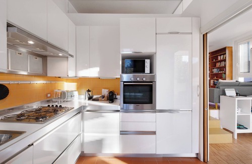 Est Apartment | Apartment 'La Casa Della Luce' with Private Terrace, Wi-Fi and Air Conditioning