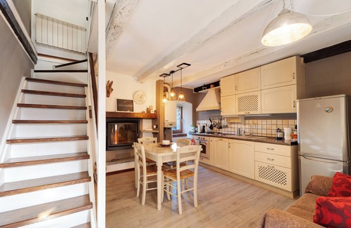 Comero Apartment | Apartment "La Ghianda" with Terrace & Wi-Fi