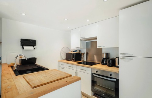 Plouer-sur-Rance Apartment | Apartment 'La Petite Hautière' with Shared Pool, Wi-Fi and Air Conditioning