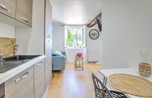 Montagne Apartment | Apartment 'Le Nid Du Charmant' with Private Garden, Wi-Fi and Air Conditioning