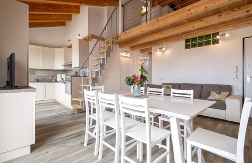 Trinita d'Agultu e Vignola Apartment | Apartment 'Le Palme's' with Balcony, Wi-Fi and Air Conditioning