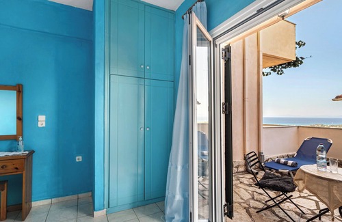 Frinion Apartment | Apartment "Lefkothea 5" with Sea View, Balcony & Wi-Fi