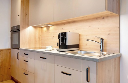 Daunei Apartment | Apartment 'Lën' with Mountain View, Shared Garden and Wi-Fi