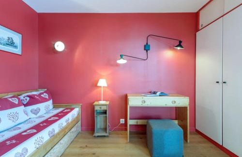 Le Lavachet Apartment | Apartment Les Roches Rouges - Lavachet by Interhome