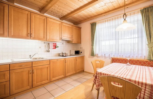 Corvara in Badia Apartment | Apartment 'Lisüra Cir' with Mountain View & Wi-Fi