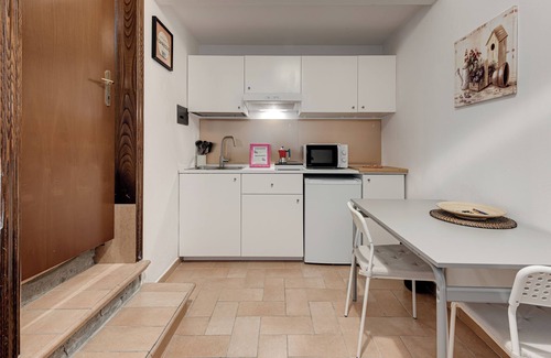 Santo Spirito Apartment | Apartment 'Little 2 Alle Porte Di San Frediano' with Wi-Fi and Air Conditioning