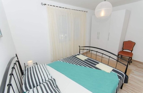 Rogac Apartment | Apartment Lucija - apartment with Pool: - Rogac, Island Solta, Croatia