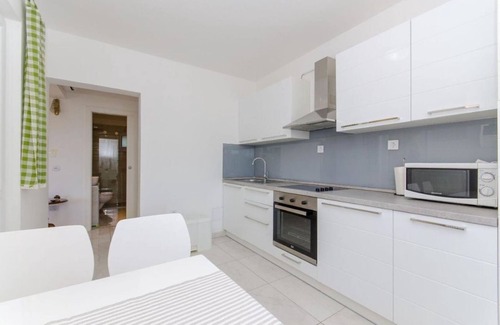 Rogac Apartment | Apartment Lucija - apartment with Pool: - Rogac, Island Solta, Croatia