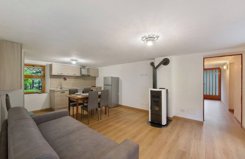 Issime Apartment | Apartment 'Luéisch Ketschu 1' with Mountain View, Shared Garden and Wi-Fi