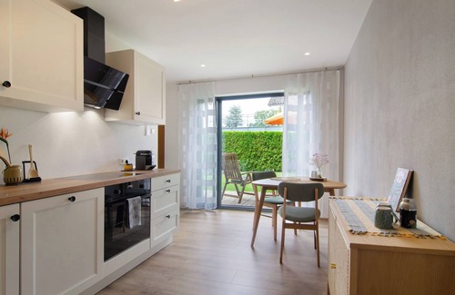 Unteruhldingen Apartment | Apartment 'Meili's Haus' with Private Terrace, Private Garden and Wi-Fi