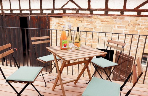 Monchsondheim Apartment | Apartment 'Maisonette Ferienwohnung Tenne' with Shared Garden, Balcony and Wi-Fi