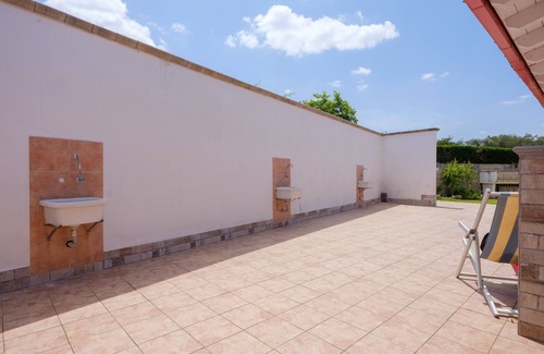 Borgagne Apartment | Apartment 'Mamba House 1' with Private Terrace, Shared Garden and Air Conditioning