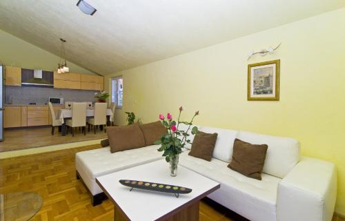 Zrnovnica Apartment | Apartment Mihanovic only for family with children
