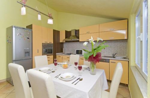 Zrnovnica Apartment | Apartment Mihanovic only for family with children