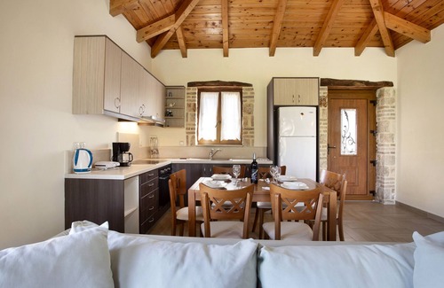 Limni Keri Apartment | Apartment 'Mimi' with Shared Pool, Wi-Fi and Air Conditioning