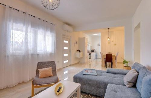 Valtura Apartment | Apartment mit großem Garten, Spielbereich