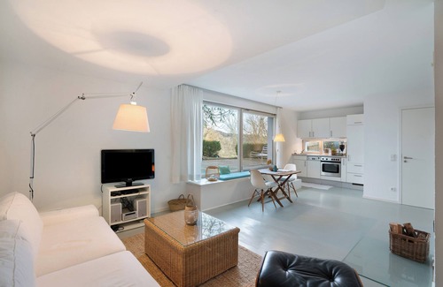 Windach Apartment | Apartment 'Modernes Ammersee' with Private Terrace, Private Garden and Wi-Fi