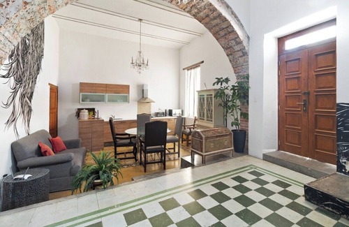 La Cruz House | Apartment in Historic Downtown with terrace and A/C