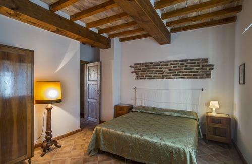 Laterina Apartment | Apartment near Florence with 3 acres of open space, barbecue, on-site restaurant and pool