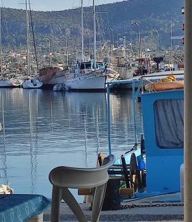 Anavyssos Apartment | Apartment next to the sea