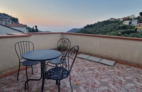 Ficarra Apartment | Apartment 'Numero 7' with Shared Terrace, Wi-Fi and Air Conditioning