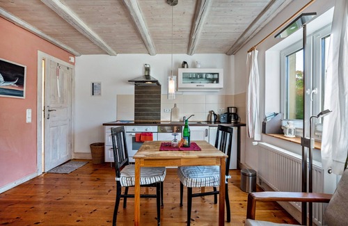 Pries Apartment | Apartment 'Öko Fewo Sturmmöwe' with Private Terrace, Private Garden and Wi-Fi