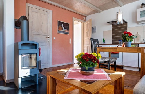 Pries Apartment | Apartment 'Öko Fewo Sturmmöwe' with Private Terrace, Private Garden and Wi-Fi