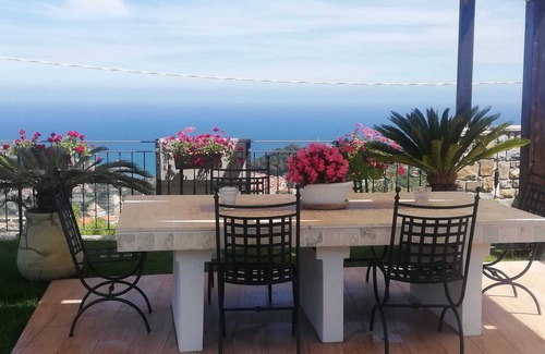 Poggi House | Apartment Olimpia is located on the ground floor of a beautiful villa sleepes 6