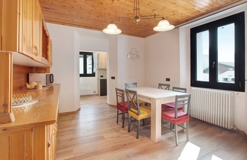 Grosio House | Apartment "Panorama Gaudì" with Mountain View, Balcony & Wi-Fi