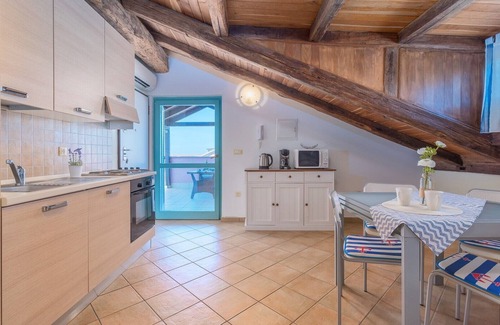 Gedici Apartment | Apartment Paradise with shared Pool and Tennis Court near Poreč