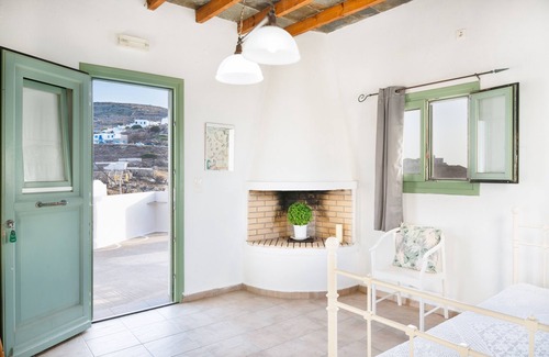 Sikinos Apartment | Apartment 'Paros' Pet-Friendly with Sea View, Hot Tub & Wi-Fi