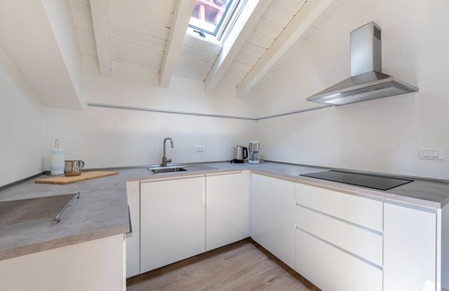 Toscolano Maderno Apartment | Apartment 'Perla Azzurra Mit Seezugang' with Lake View, Wi-Fi and Air Conditioning