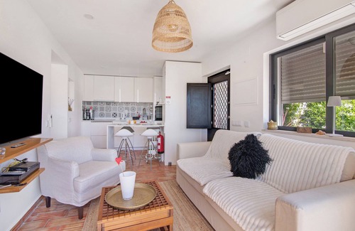 Sao Bras de Alportel Apartment | Apartment 'Casa 3 Limões' with Mountain View, Wi-Fi and Air Conditioning