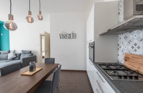 Pulciano Apartment | Apartment 'Residence Virgilio Blue' with Lake View, Wi-Fi and Air Conditioning