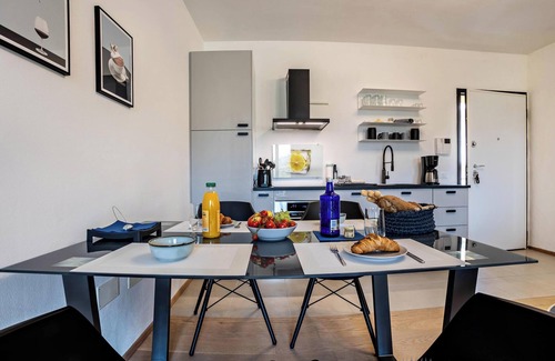 Aer Apartment | Apartment "Residence La Villa Cristallo" with Lake View, Pool, Balcony & Wi-Fi