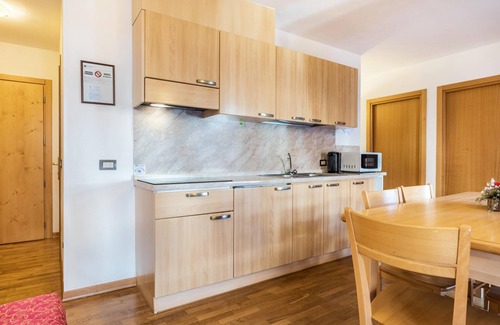 Carisolo Apartment | Apartment "Residence Park Imperator Quadri" with Mountain View, Wi-Fi & Garden