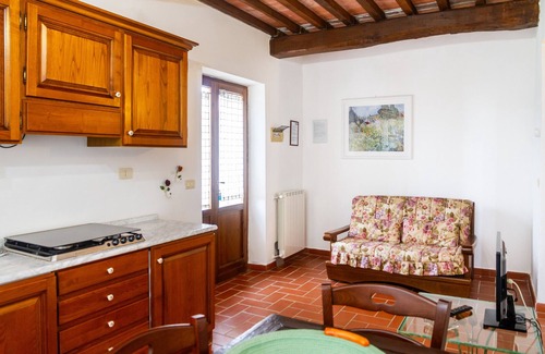 Magliano in Toscana Apartment | Apartment 'Riccio' with Shared Pool, Wi-Fi and Air Conditioning