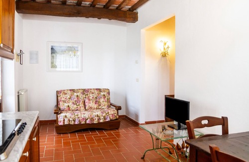 Magliano in Toscana Apartment | Apartment 'Riccio' with Shared Pool, Wi-Fi and Air Conditioning